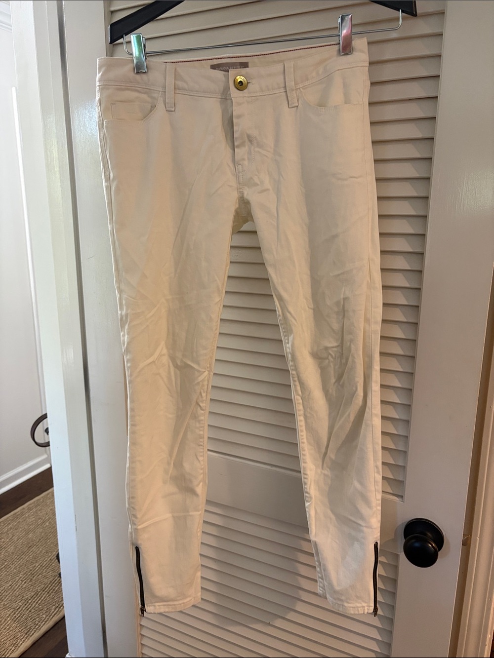 Banana Republic Cream Skinny Jeans with Ankle Zips